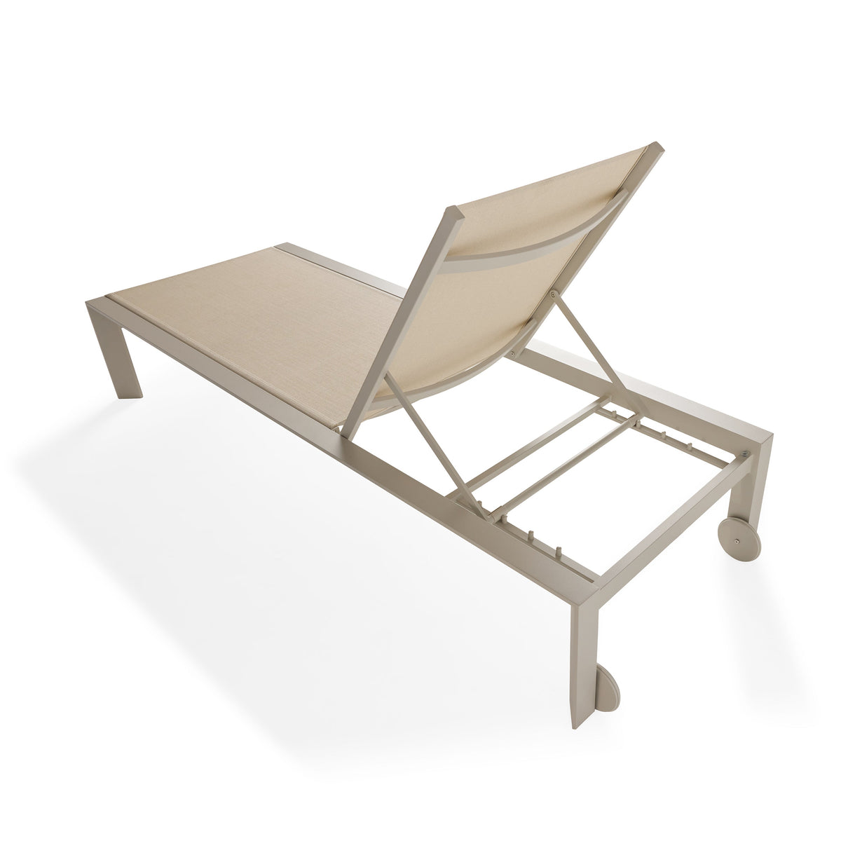 Santa Monica Chaise Lounge in Dune Aluminum