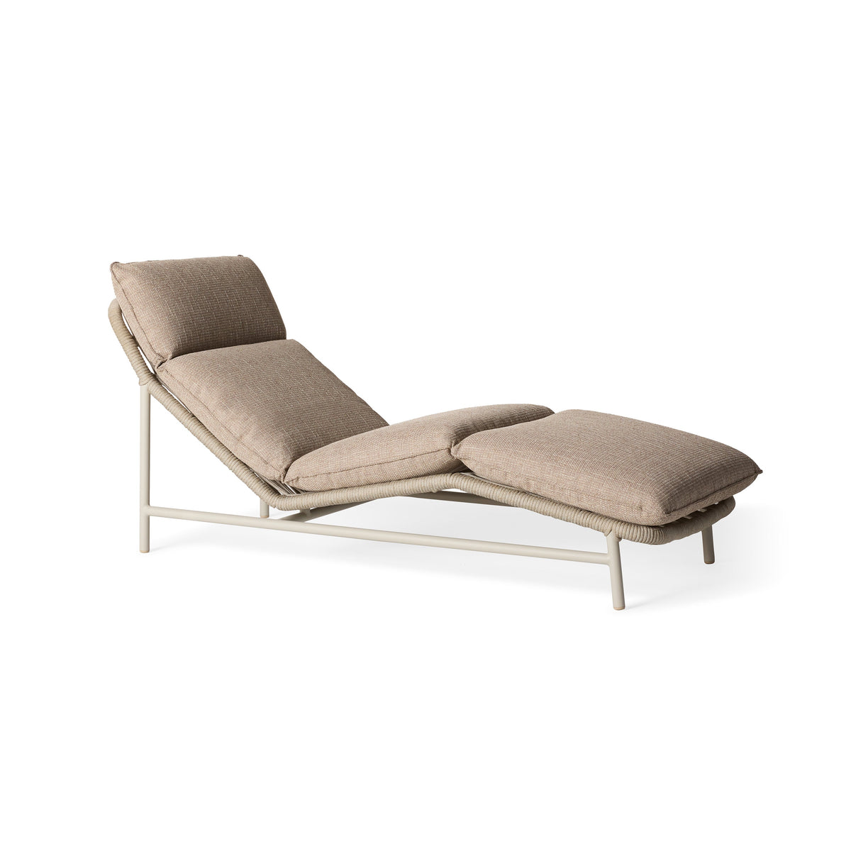 Silverado Sun Lounger in Dune Aluminum